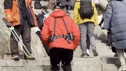 “登山机器人”在泰山试用，网友：我又行了