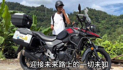 36岁唐尚珺大学第一个暑假，一人一车骑往西藏，高中母校拉横幅送别