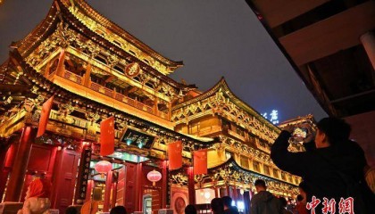 百年山西饭店夜景走红 古建新韵吸引游客