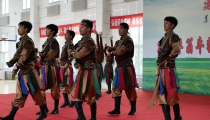 翁牛特旗职工乌兰牧骑：技能大赛送演出，文化暖场添活力