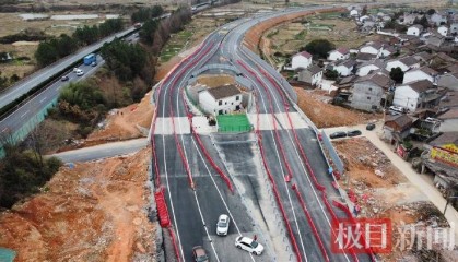 “没料到政府宁可多花钱让公路改道”，江西“最强钉子户”独守孤房