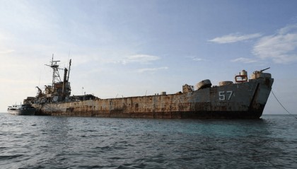 弹尽粮绝！菲律宾坐滩军舰撑不住了，小马科斯要与中方开战？