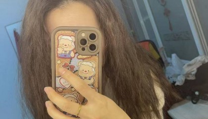 山东一女子花二三十元网购材料给全家锡纸烫：儿子一头锡纸哭着说“变恐龙了”