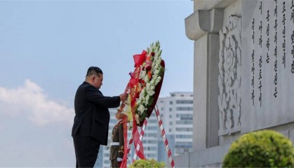 金正恩访华之前，特意带着花去了一个地方，中国人一看，热泪盈眶