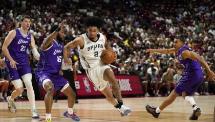 夏联综述：布朗尼17+5+5湖人输德比 河村勇辉两双