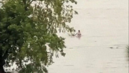 上游泄洪致下游突涨水,多名钓鱼者被困河中;湖北谷城警方:救起30余人,1人不幸溺亡