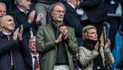 双重暴击！拉爵目睹尼斯输球面色凝重 曼联本季开局惨淡