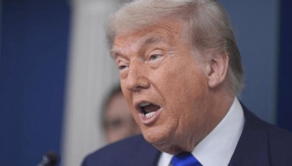 对华加税200%！特朗普对华态度大变，美媒迫不及待放出消息：中方代表将亲赴华盛顿