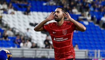 韩媒：成都蓉城球迷向蔚山球员投掷水瓶 或遭亚足联处罚