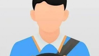 一轿车突然马路上倒行，紧接起火！司机：糟了，没灭火器……