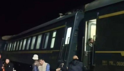 黑龙江一列车行驶中脱轨，当地应急部门：已在现场处置