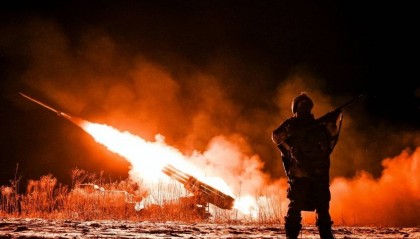 普京真正目的曝光？西方卫星突然发现：俄军45架轰炸机蓄势待发