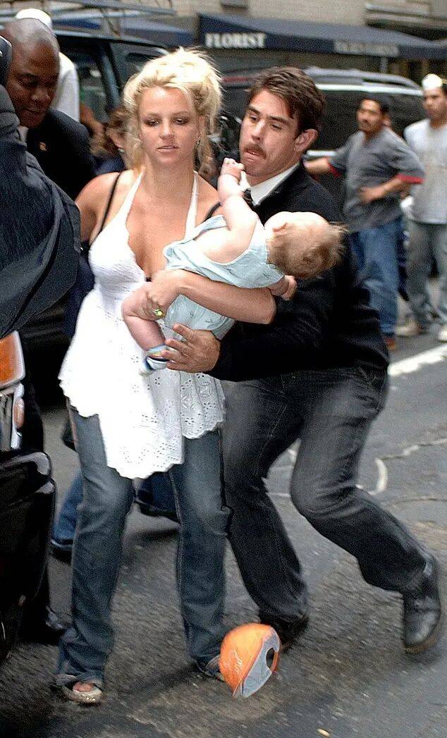 布兰妮危险驾驶画面曝光!外媒:“解救布兰妮”会变成灾难性错误?