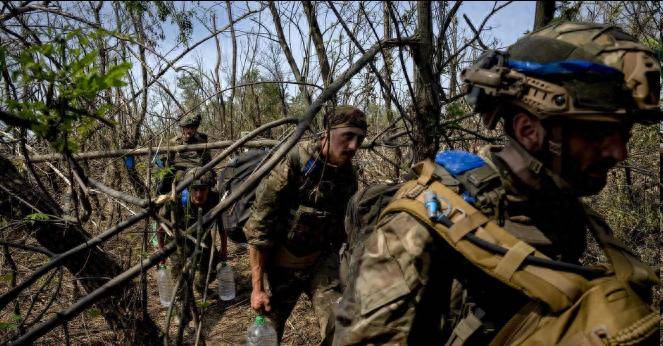 红军城大势已去，乌军士兵倒戈投俄后，公开宣布泽连斯基才是乌克兰的敌人