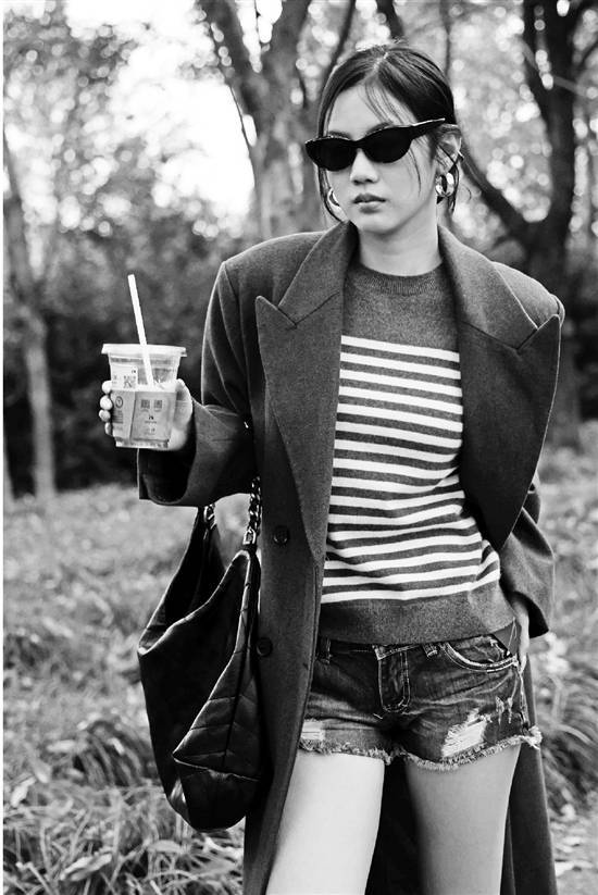 00后女儿拍的羊绒衫爆单 还有客人一口气定制9件