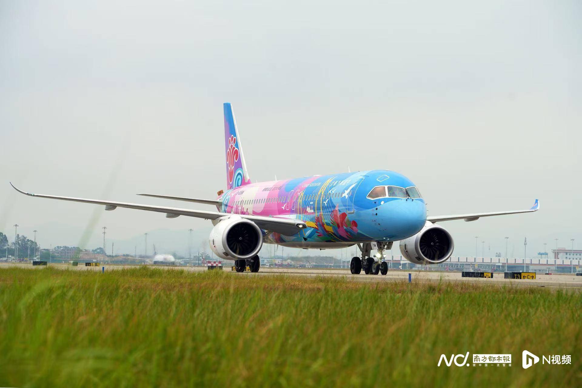 广州白云机场起飞!国内首架C919全运会主题彩绘机首航