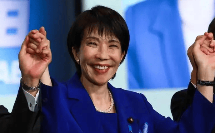 以1敌7,中方为琉球正名!高市早苗搬起石头砸自己的脚,日本媒体先破防了,关键时刻日本前首相出山