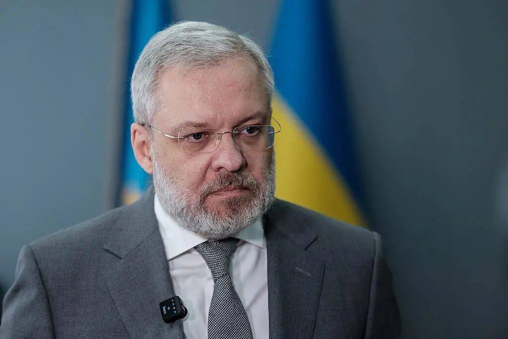 泽连斯基：绝对不可接受，司法部长和能源部长不能再待在他们的位子上了