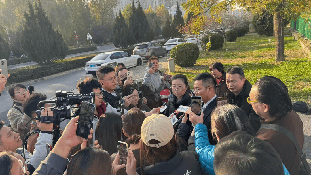 山西长治“狗咬人被摔死，狗主人上门理论被反杀”案今日开庭，被告人家属：对方先动手，父亲系正当防卫，律师将做无罪辩护